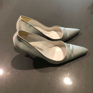 Manolo Blahnik Classic silver pump
